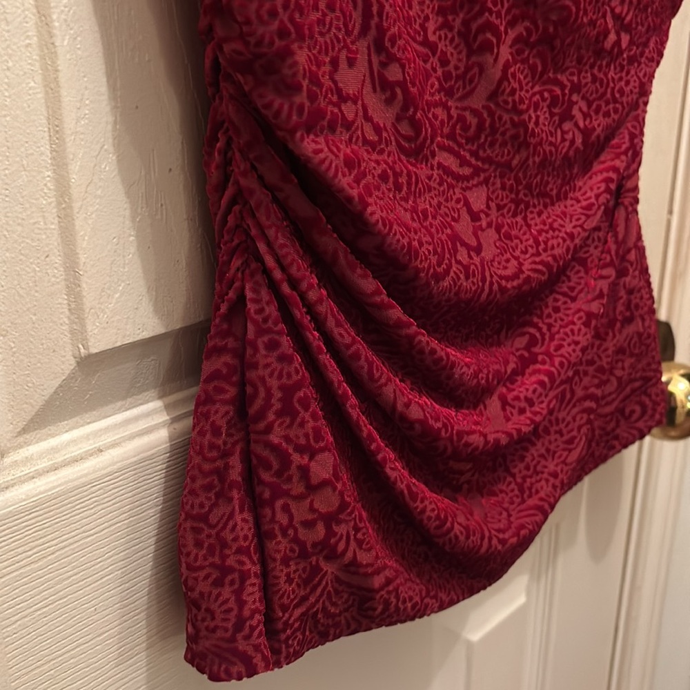 Women’s Apt. 9 Small Red Patterned Dressy Holiday Top in Excellent Condition - Picture 6 of 6